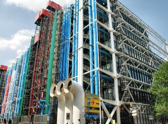 Le centre national d’art et de culture Georges-Pompidou (CNAC) – communément appelé « centre Pompidou », ou plus familièrement « Beaubourg » – est un établissement pluridisciplinaire né de la volonté du président Georges Pompidou, grand amateur d'art moderne, de créer au cœur de Paris une institution culturelle originale entièrement vouée à la création moderne et contemporaine où les arts plastiques voisineraient avec les livres, le dessin, la musique, le spectacle vivant, les activités pour les jeunes publics, ainsi que le cinéma.